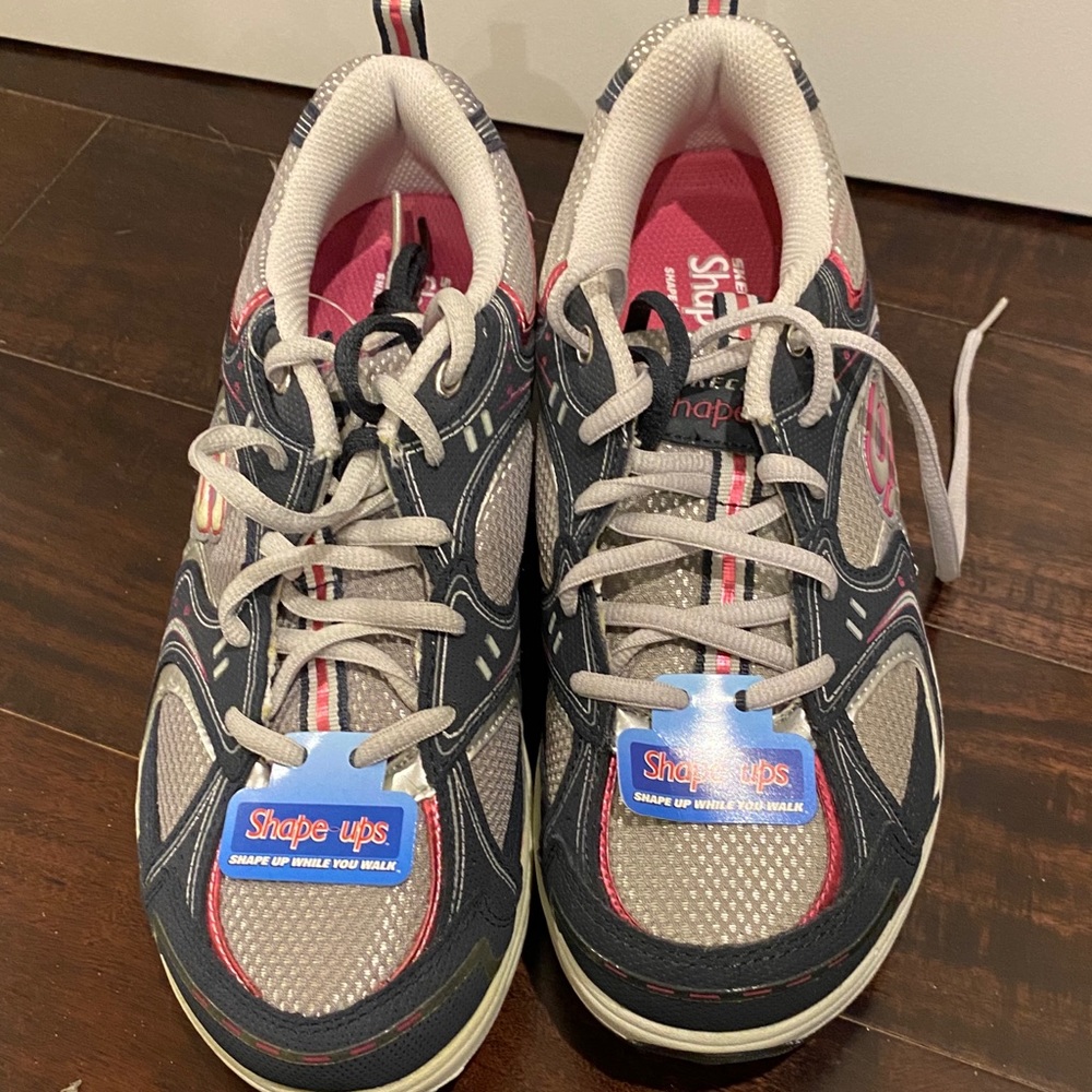 Sketchers ShapeUps New Size 8